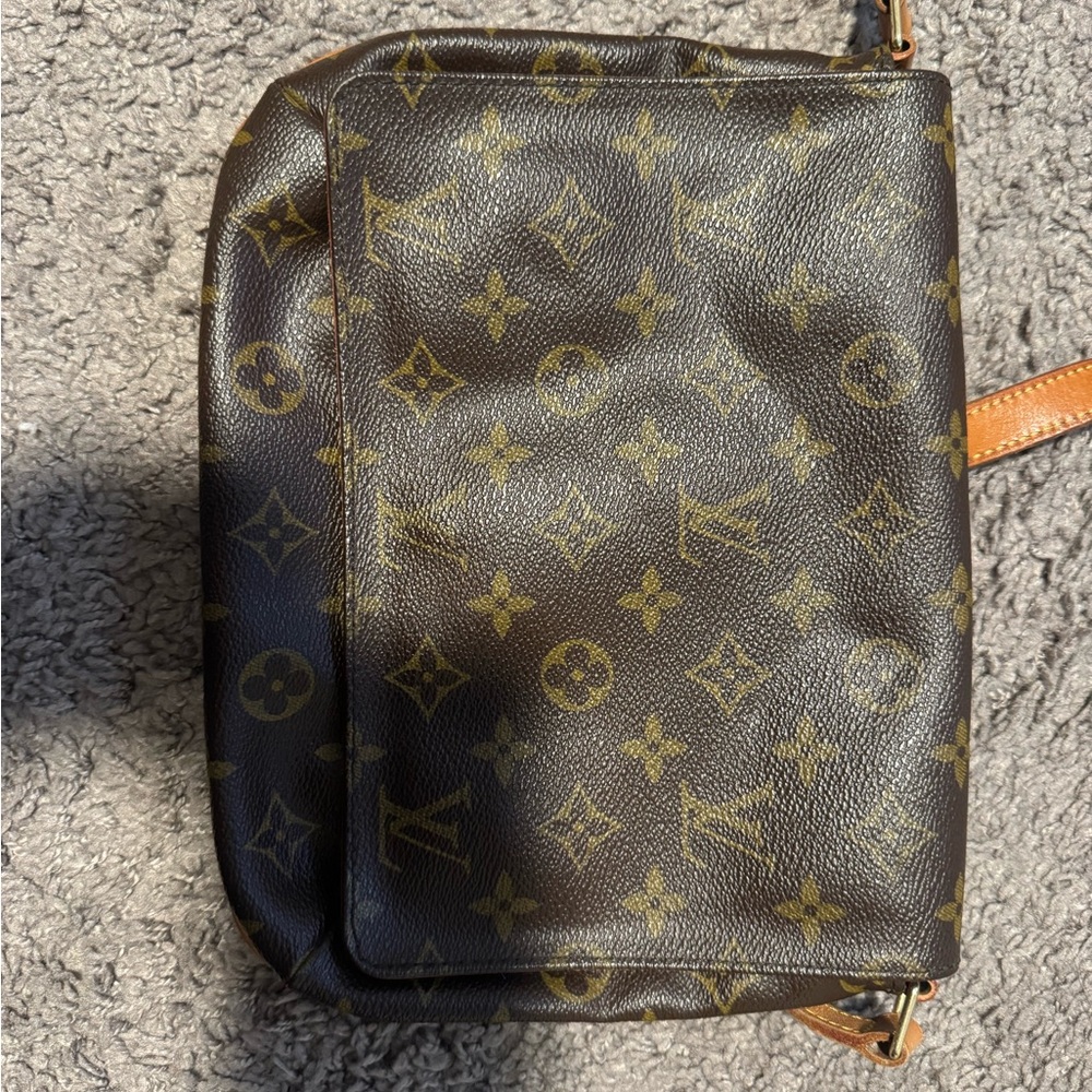 Louis Vuitton Monogram Musette Tango 
Excellent condition
